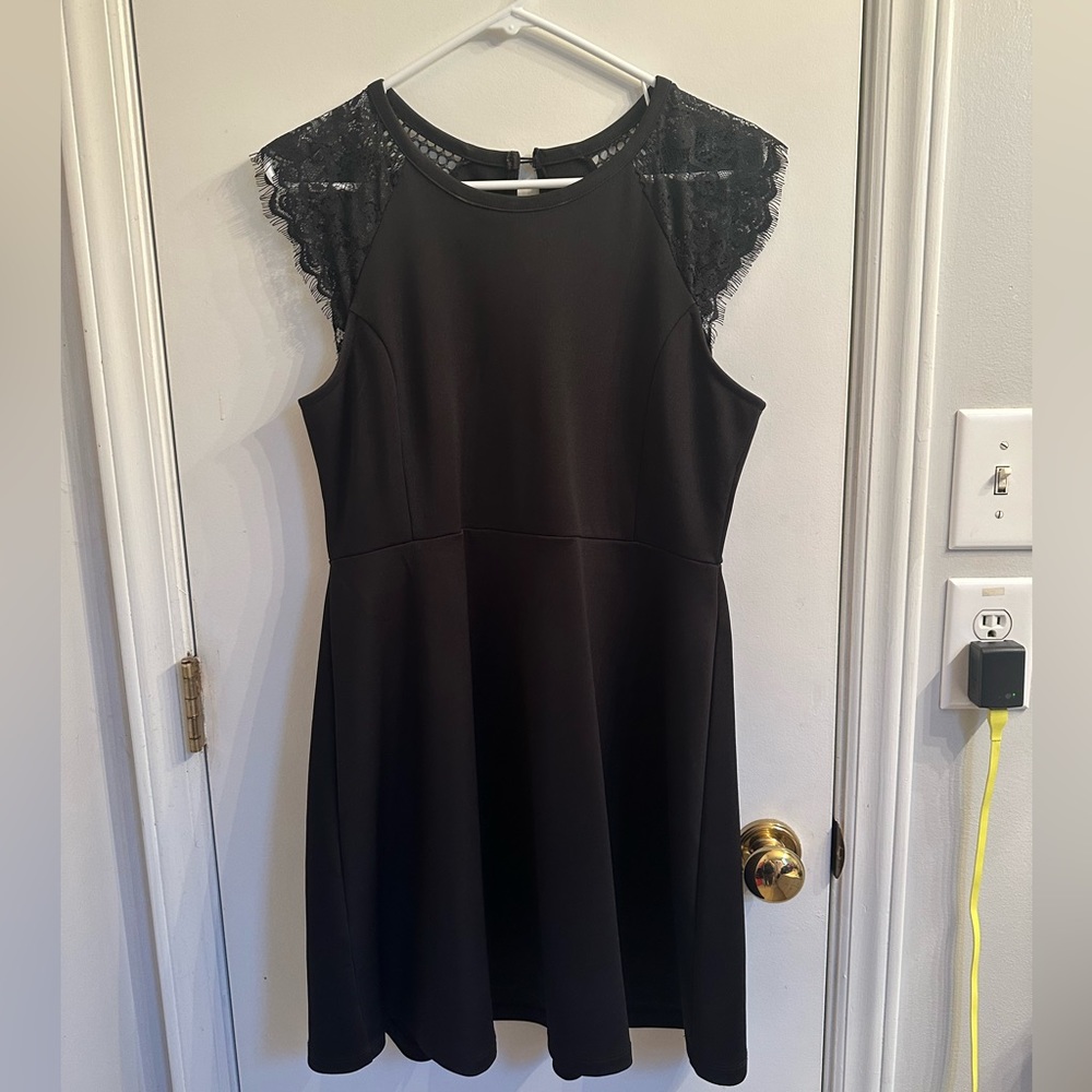 Black Elodie Brand Dress Lace Cap Sleeves Size Large